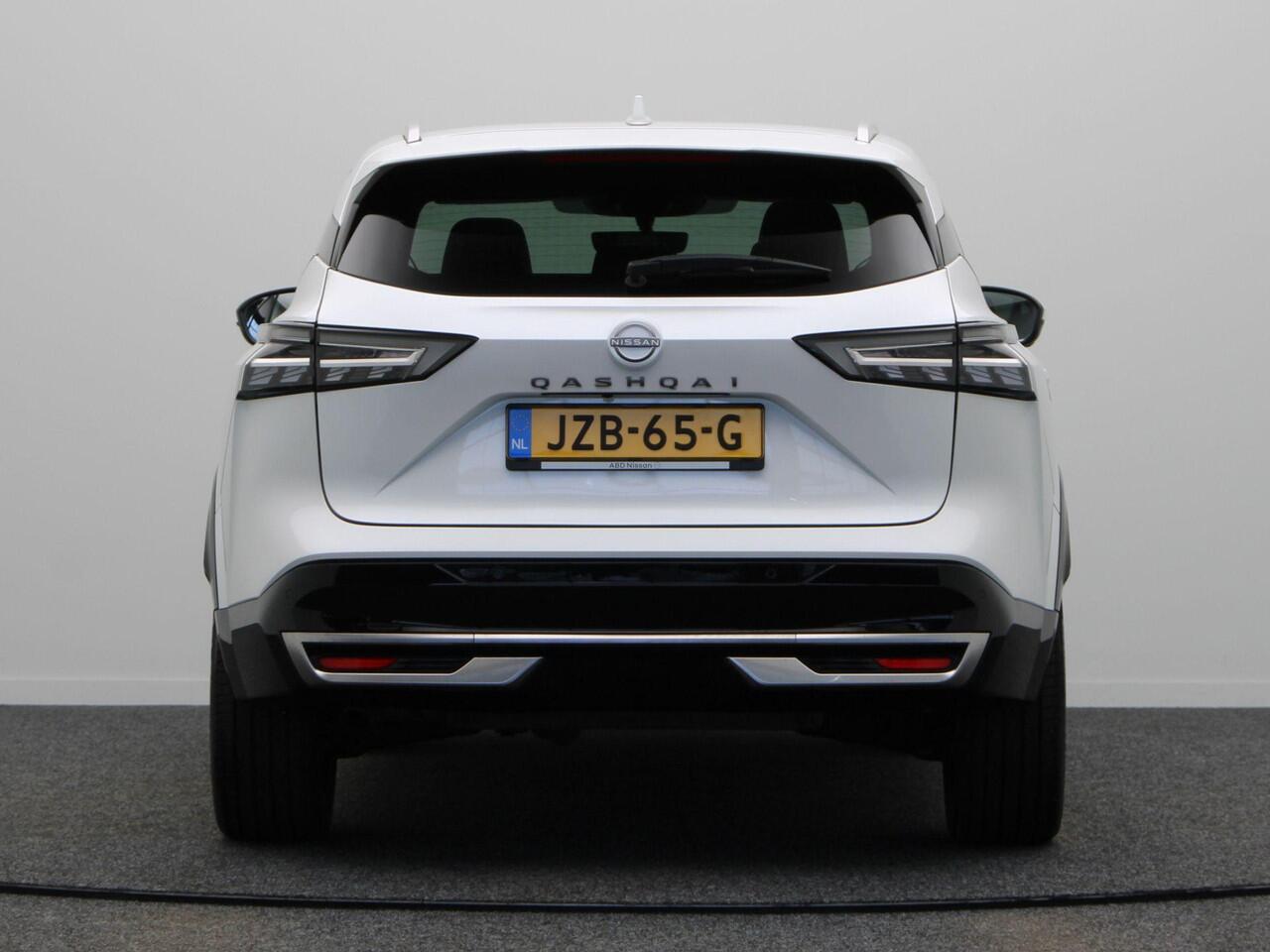 Nissan QASHQAI 158pk MHEV Xtronic Tekna Plus | Panorma dak | Lederen bekleding | BOSE audio | Rondomzicht camera | Sfeerverlichting | Pilot Assist | 1800KG trekgewicht! |