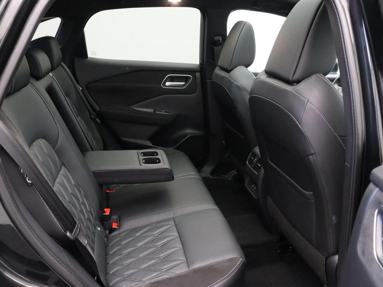 Nissan QASHQAI 158pk MHEV Xtronic Tekna Plus | Panorma dak | Lederen bekleding | BOSE audio | Rondomzicht camera | Sfeerverlichting | Pilot Assist | 1800KG trekgewicht! |