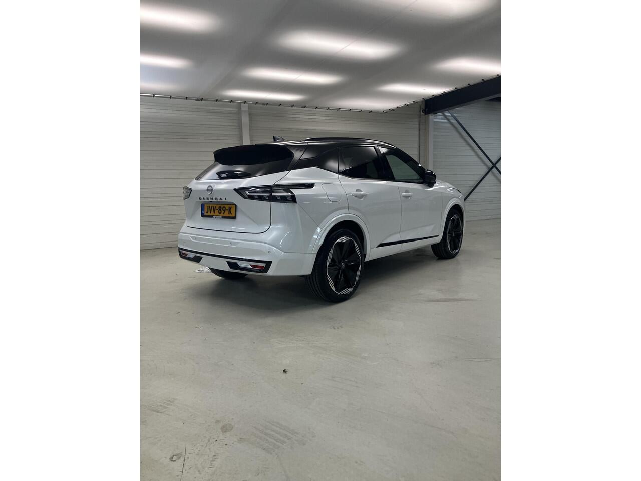 Nissan QASHQAI 1.3 MHEV Xtronic N-Design / Panoramadak / Stoel- en Stuurverwarming / Google Maps Navigatie / Verwarmde Voorruit / Leder/Alcantara Bekleding / 360 Graden Camera / Dual Zone Climate Control / Adaptive Cruise Control /