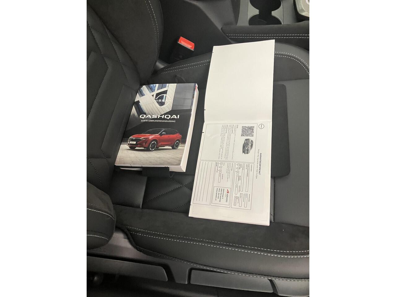 Nissan QASHQAI 1.3 MHEV Xtronic N-Design / Panoramadak / Stoel- en Stuurverwarming / Google Maps Navigatie / Verwarmde Voorruit / Leder/Alcantara Bekleding / 360 Graden Camera / Dual Zone Climate Control / Adaptive Cruise Control /