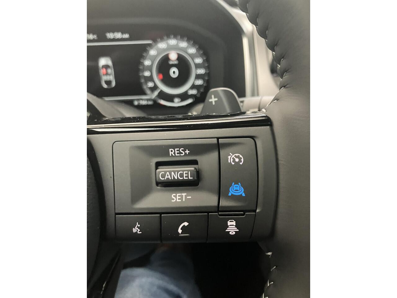 Nissan QASHQAI 1.3 MHEV Xtronic N-Design / Panoramadak / Stoel- en Stuurverwarming / Google Maps Navigatie / Verwarmde Voorruit / Leder/Alcantara Bekleding / 360 Graden Camera / Dual Zone Climate Control / Adaptive Cruise Control /