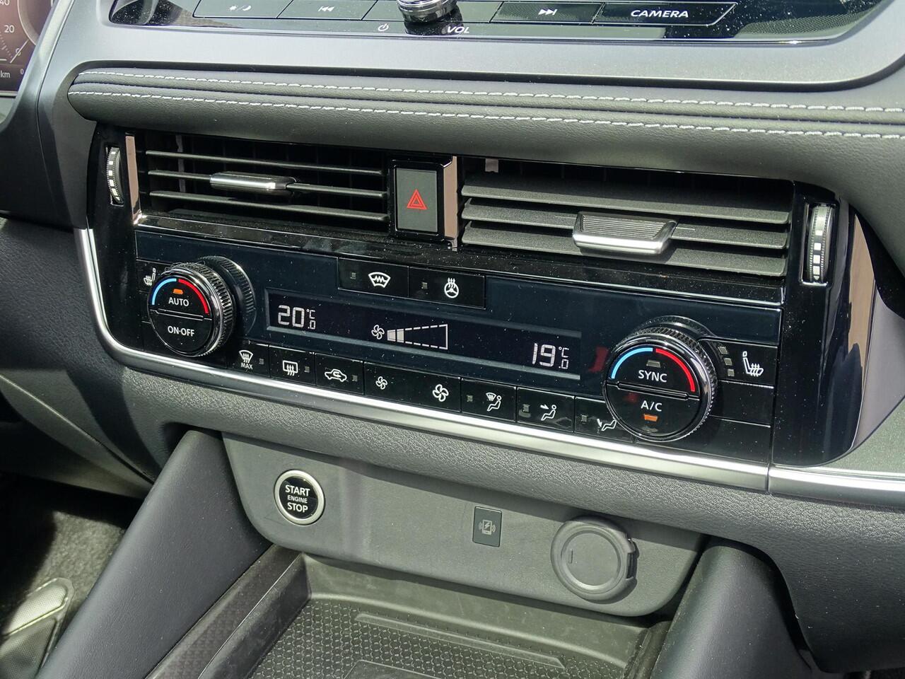 Nissan QASHQAI 1.3 MHEV Xtronic N-Connecta COLD PACK / PANORAMISCH GLAZEN DAK / METALLIC LAK