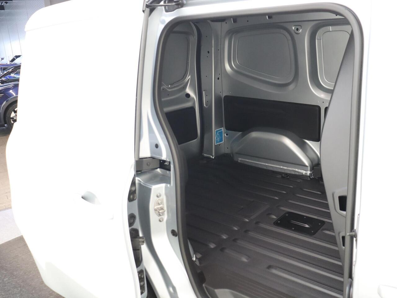 Nissan Townstar Tekna L1 44 kWh Nissan TOWNSTAR Tekna L1 45 kWh | Carplay | Achteruitrijcamera | Stoelverwarming | Navigatie | Parkeersensoren