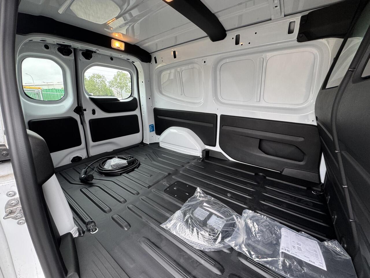 Nissan Townstar N-Connecta L2 45 kWh Raam pakket