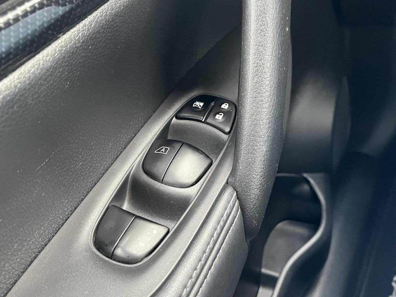 Nissan X-TRAIL 1.6 DIG-T N-Connecta / airco (automatisch)/ cruise control/ navigatiesysteem full map/ panorama dak/