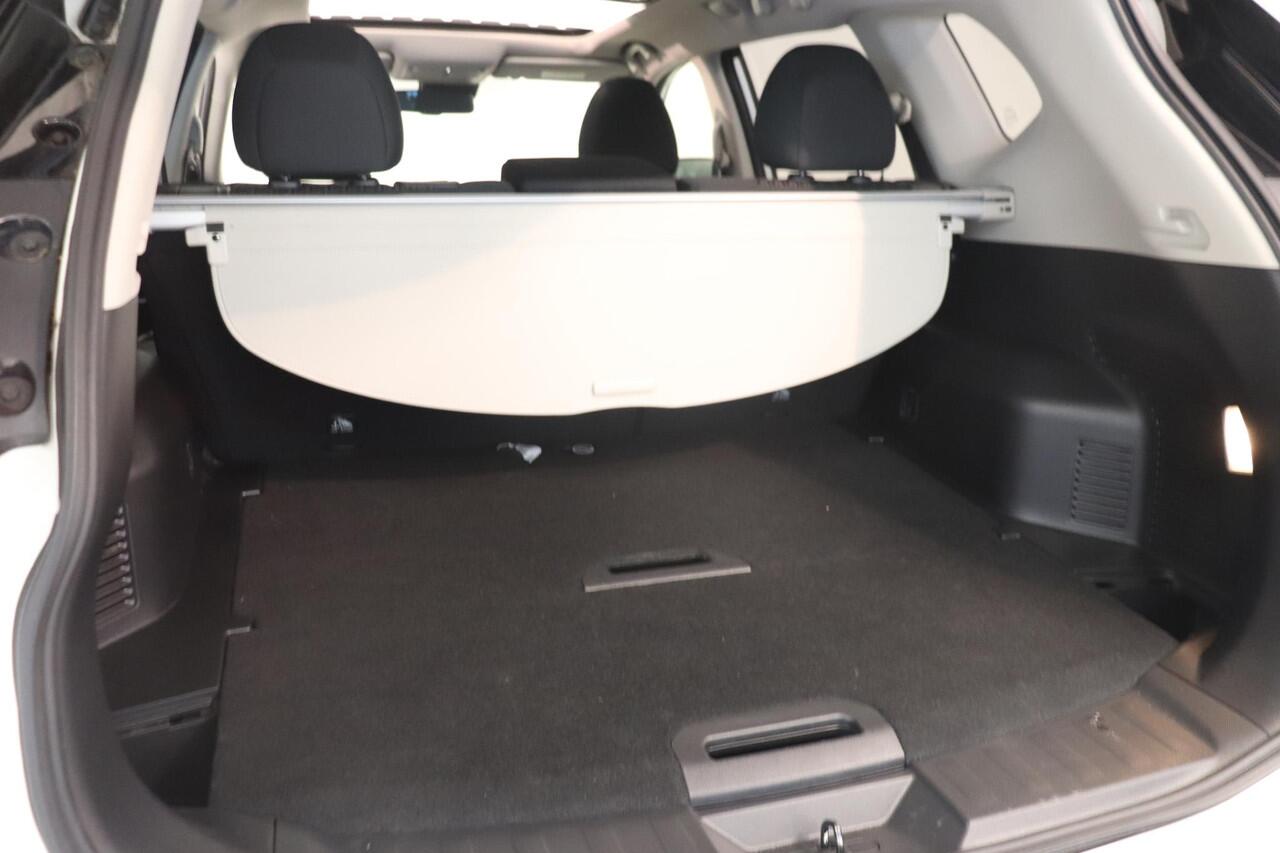 Nissan X-TRAIL 1.3 DIG-T N-Connecta | Elektr. Panoramadak | 360° Camera | Climate control | Navigatie | 1500 kg trekken | Cruise control | Achterklep elektr. |