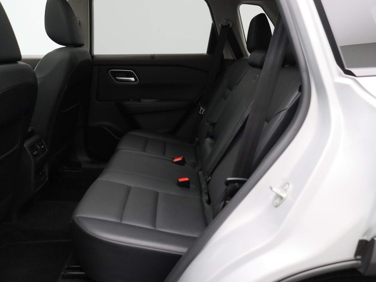 Nissan X-TRAIL 1.5 e-4orce Tekna 4WD 7 Persoons. 214PK | Afneembare Trekhaak | Glazen Schuif-Kanteldak | Stoel- & Stuurwielverwarming | 360-graden Camera | ProPilot | Achterbank Verwarmd | Lederen Bekleding | Memory Seats | Elektrische Achterklep