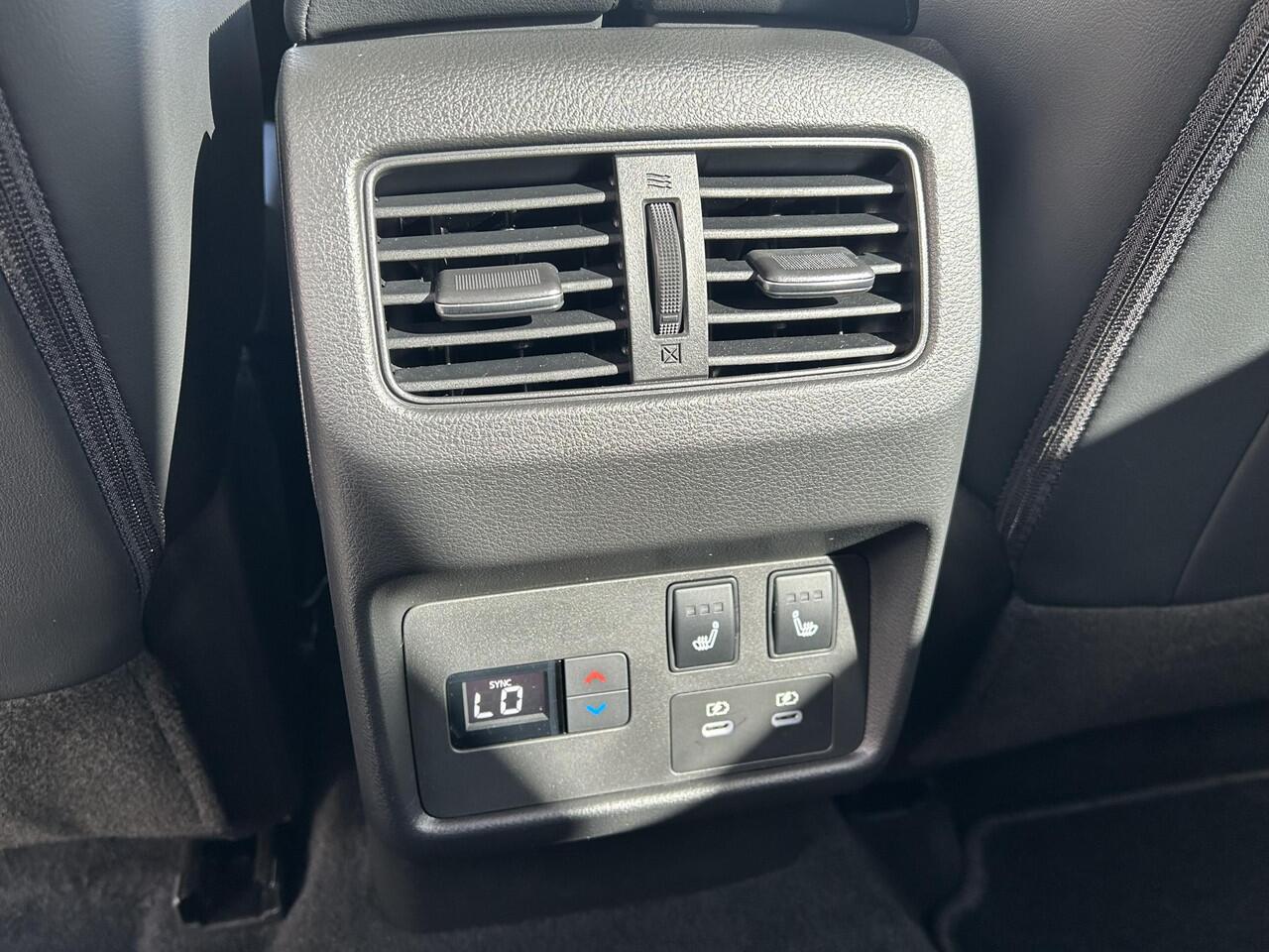 Nissan X-TRAIL 1.5 e-4orce Tekna 4WD / 1800kg Trekgewicht / Apple Carplay / Android auto / All season banden / Head-up Display / Elektrisch verstelbare stoelen met geheugen / Elektrische kofferbak /