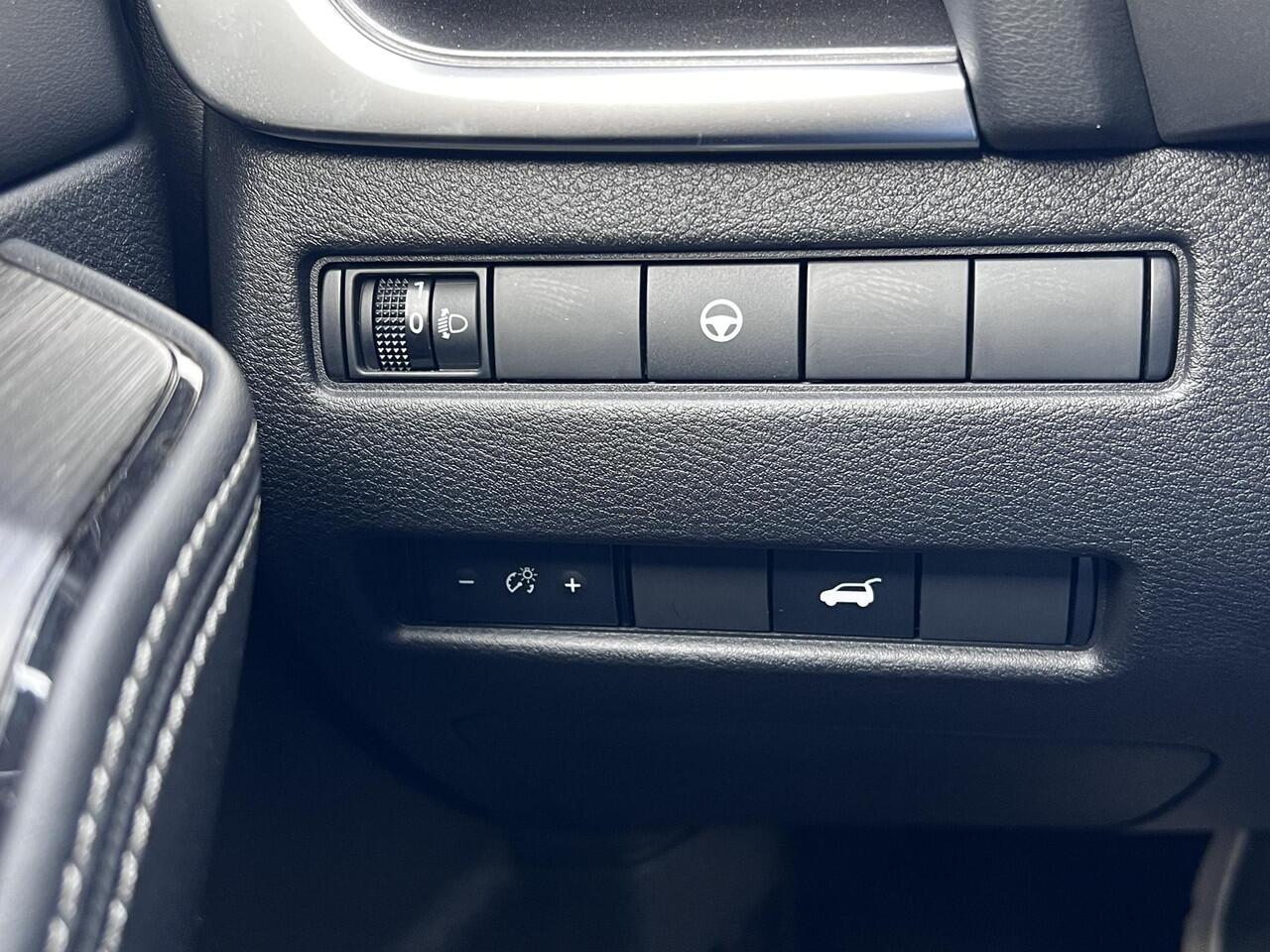 Nissan X-TRAIL 1.5 e-Power N-Connecta Automaat / Fabrieksgarantie tot 03-2028 / Navigatie / Leder / Stuur-, stoel- en achterbankverwarming / Elektr. stoelen en klep / 18" LM wielen + All Season banden /