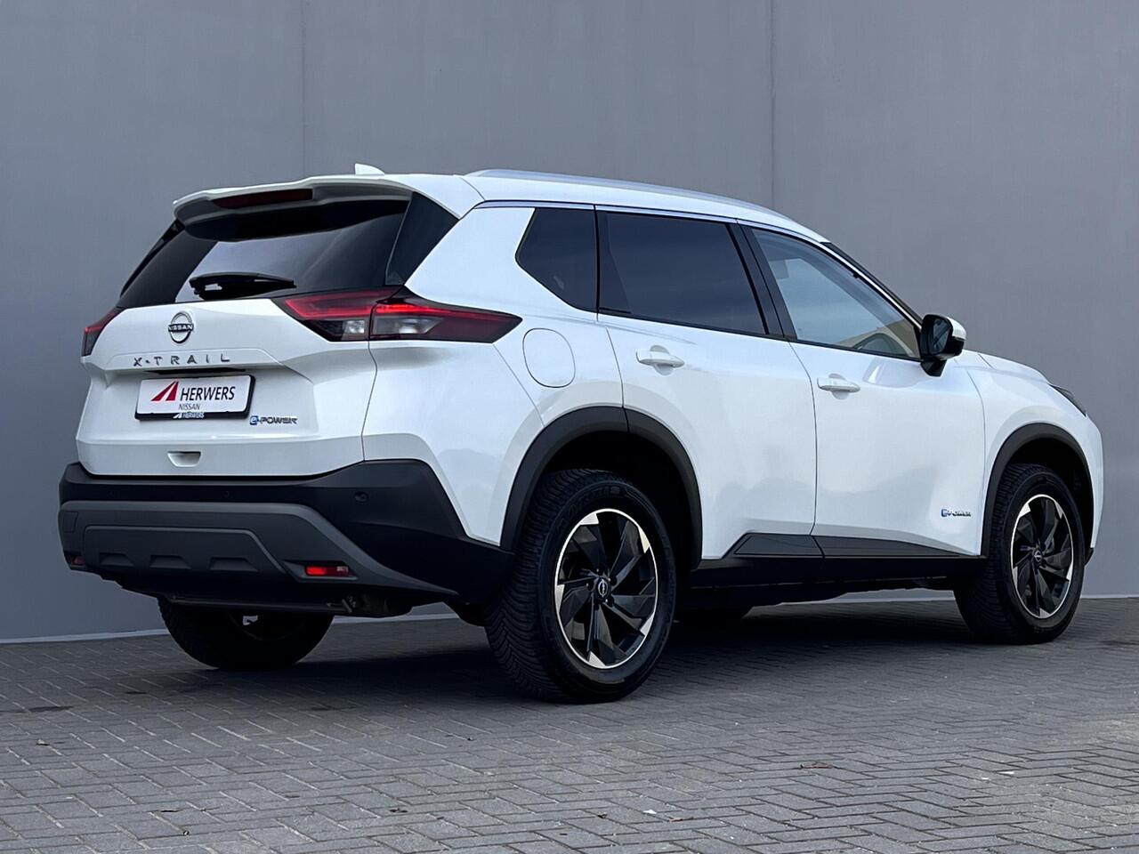 Nissan X-TRAIL 1.5 e-Power N-Connecta Automaat / Fabrieksgarantie tot 03-2028 / Navigatie / Leder / Stuur-, stoel- en achterbankverwarming / Elektr. stoelen en klep / 18" LM wielen + All Season banden /