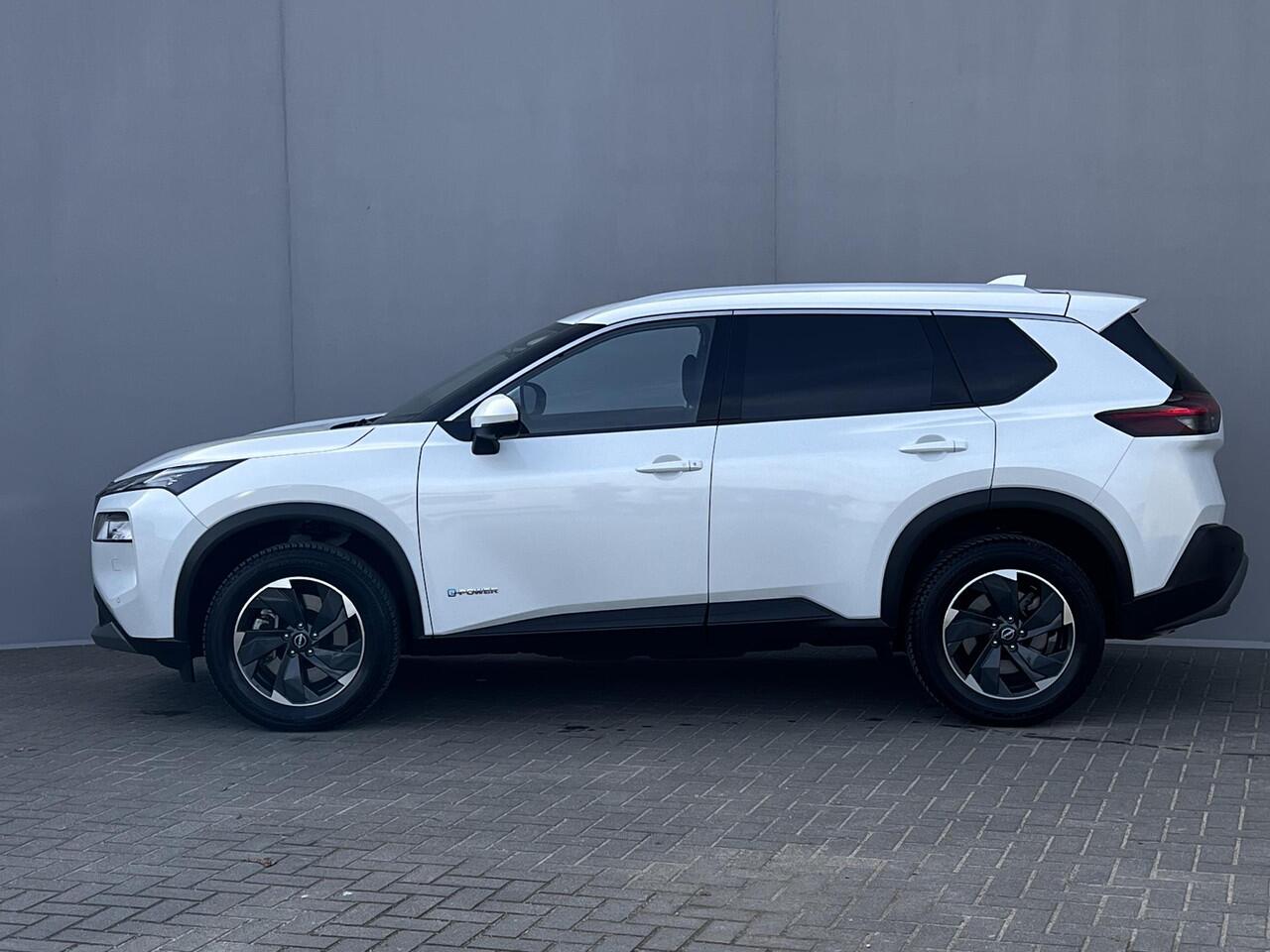 Nissan X-TRAIL 1.5 e-Power N-Connecta Automaat / Fabrieksgarantie tot 03-2028 / Navigatie / Leder / Stuur-, stoel- en achterbankverwarming / Elektr. stoelen en klep / 18" LM wielen + All Season banden /