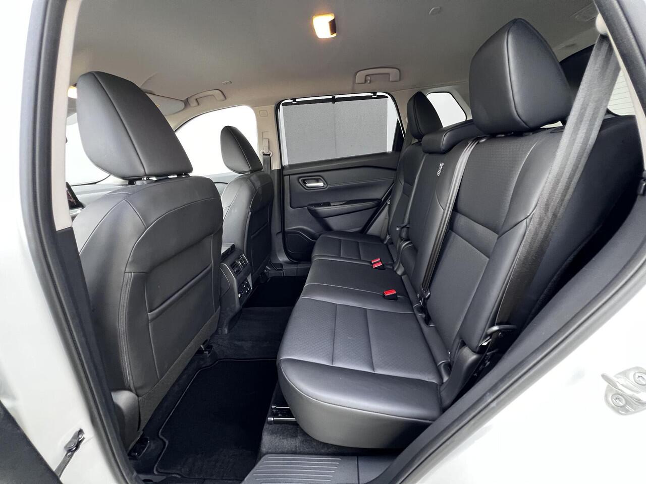 Nissan X-TRAIL 1.5 e-Power Tekna Automaat / Fabrieksgarantie tot 03-2028 / Navigatie / Leder / Stuur-, stoel- en achterbankverwarming / Elektr. stoelen en klep / 18" LM wielen + All Season banden /