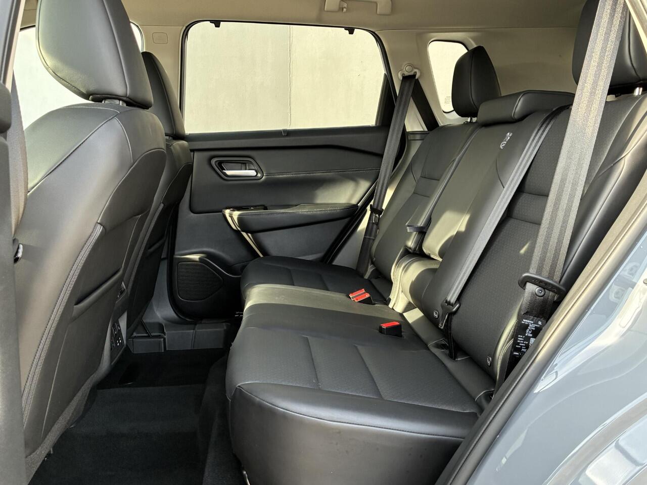 Nissan X-TRAIL 1.5 e-Power Tekna / Fabrieksgarantie t/m 05-2028 / Apple Carplay/Android Auto / Adaptieve Cruise Control / Stoel-/Stuur-/Voorruitverwarming / Elektrische Achterklep / All-Season banden / Navigatie / Achteruitrijcamera /