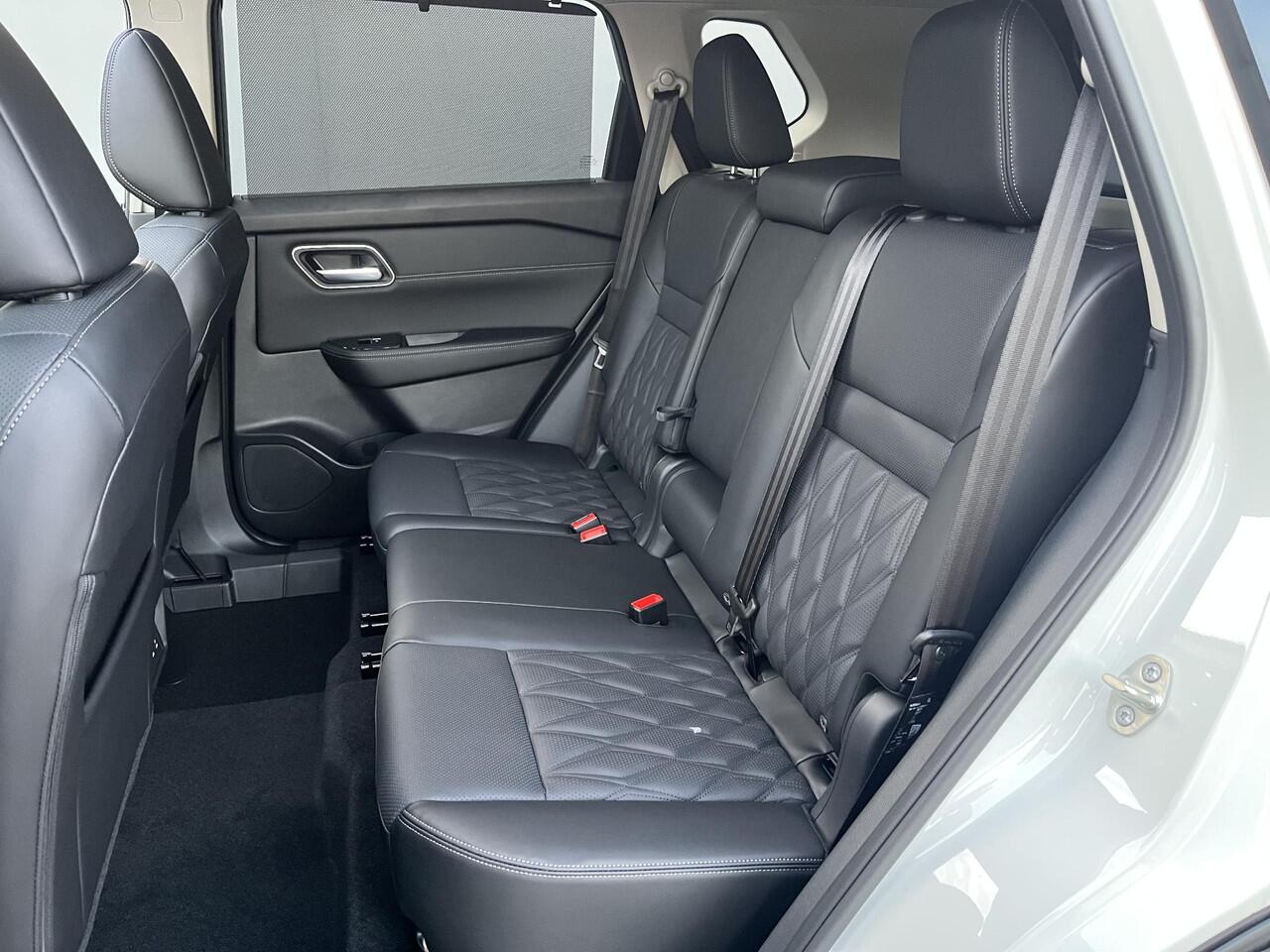 Nissan X-TRAIL 1.5 e-4orce Tekna 4WD / ¤4.000,- Nissan Voorraadvoordeel! / Nieuw uit Voorraad Leverbaar / 1800 KG Trekgewicht / Glazen schuif- en kanteldak / Apple Carplay & Android Auto / Stoelverwarming Voor & Achter / Bose Audio / Elektrische Stoelen Met Geheugenfunc