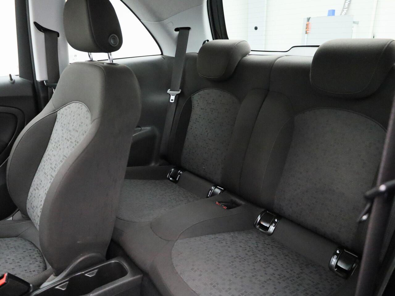 Opel ADAM 1.0 Turbo BlitZ | Stoel- & Stuurwielverwarming | PDC Achter | Full-Map Navigatie | Cruise Control | Licht- & Regensensor | Airconditioning | 16"LMV | Apple Carplay & Android Auto | Two-Tone