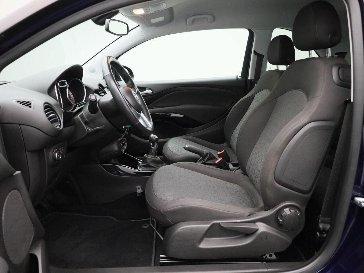 Opel ADAM 1.0 Turbo BlitZ | Stoel- & Stuurwielverwarming | PDC Achter | Full-Map Navigatie | Cruise Control | Licht- & Regensensor | Airconditioning | 16"LMV | Apple Carplay & Android Auto | Two-Tone