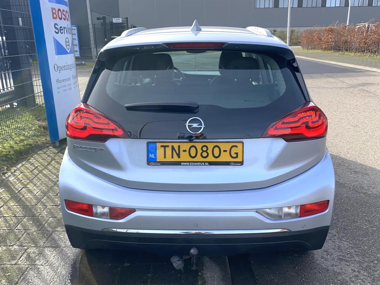 Opel AMPERA Ampera-E Business Executive 60 kWh HV Accu nieuw eind '22! Zeer compleet met o.a. lederen bekleding, Bose soundsystem, stoel- én achterbankverwarming, camera, nieuwe APK, etc.