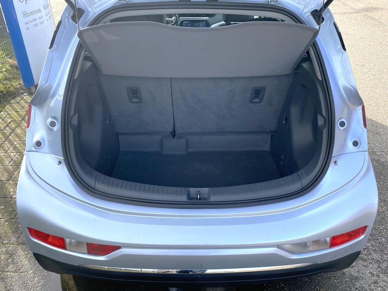 Opel AMPERA Ampera-E Business Executive 60 kWh HV Accu nieuw eind '22! Zeer compleet met o.a. lederen bekleding, Bose soundsystem, stoel- én achterbankverwarming, camera, nieuwe APK, etc.