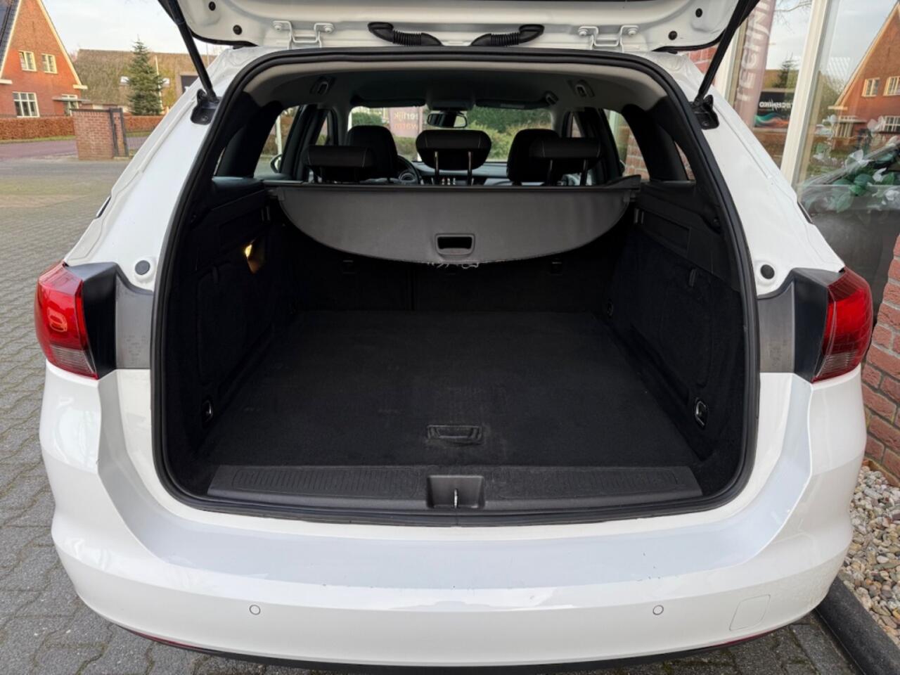 Opel ASTRA Sports Tourer 1.0 T. Business 105PK NAVI / AIRCO / CRUISE / PDC / ISOFIX