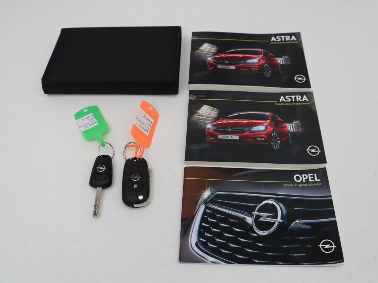 Opel ASTRA 1.0 Turbo 120 Jaar Edition | Trekhaak | Carplay | Navigatie | Cruise control | Airco | Parkeerhulp | LED | 16'' Lichtmetalen velgen