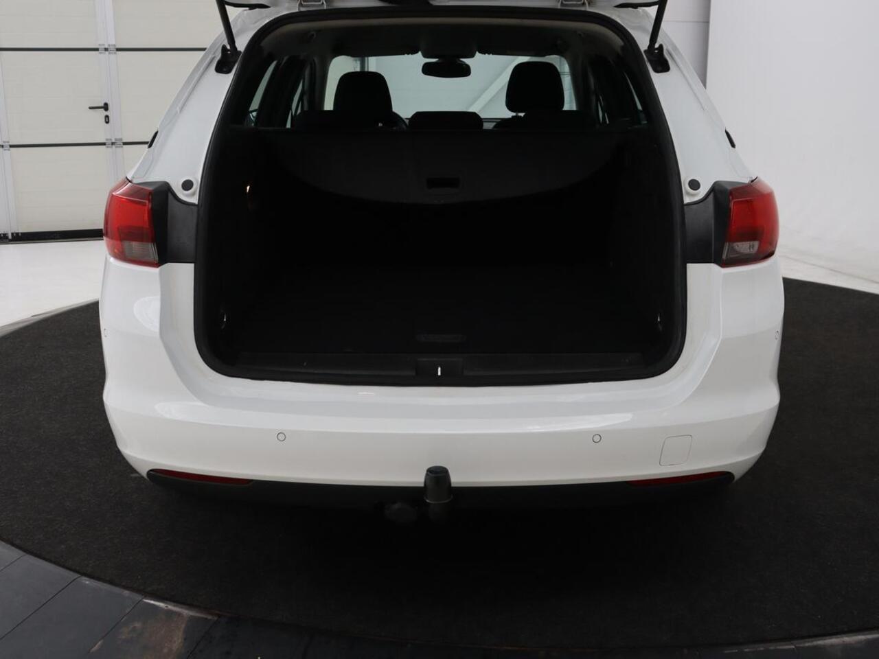 Opel ASTRA 1.0 Turbo 120 Jaar Edition | Trekhaak | Carplay | Navigatie | Cruise control | Airco | Parkeerhulp | LED | 16'' Lichtmetalen velgen