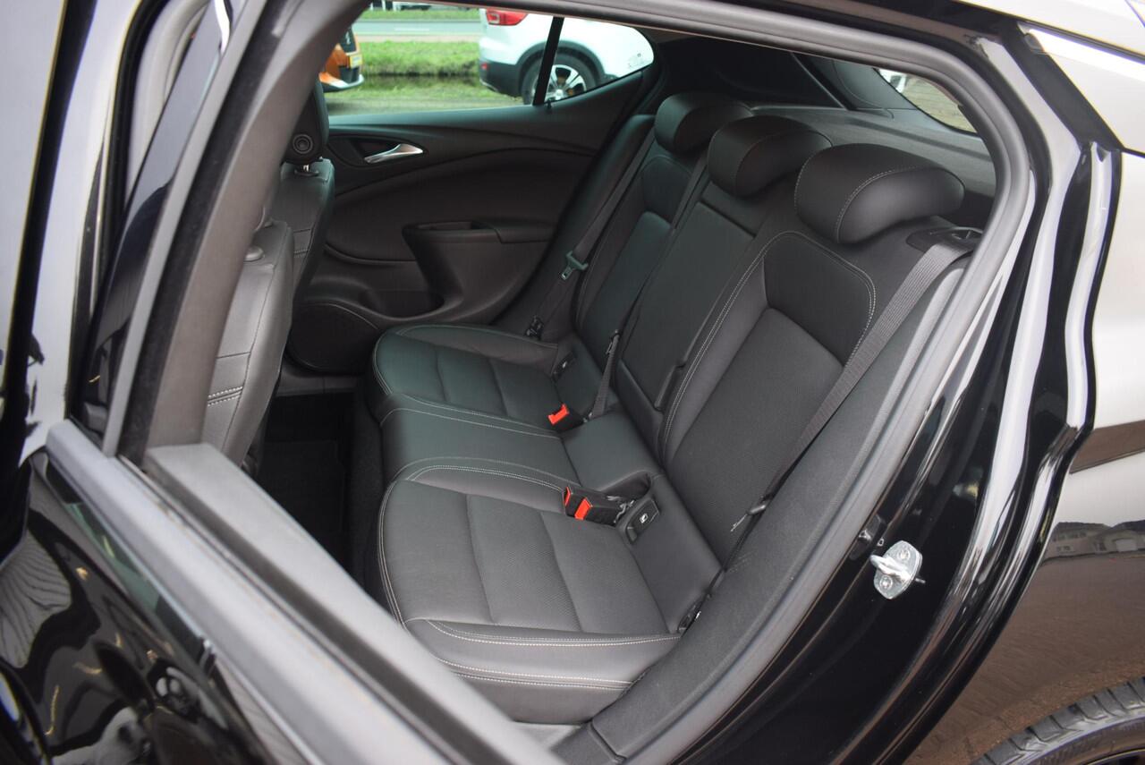 Opel ASTRA 1.4 Turbo Black Edition Navi Airco Leder Schuifdak 150 Pk Km 74.500!!