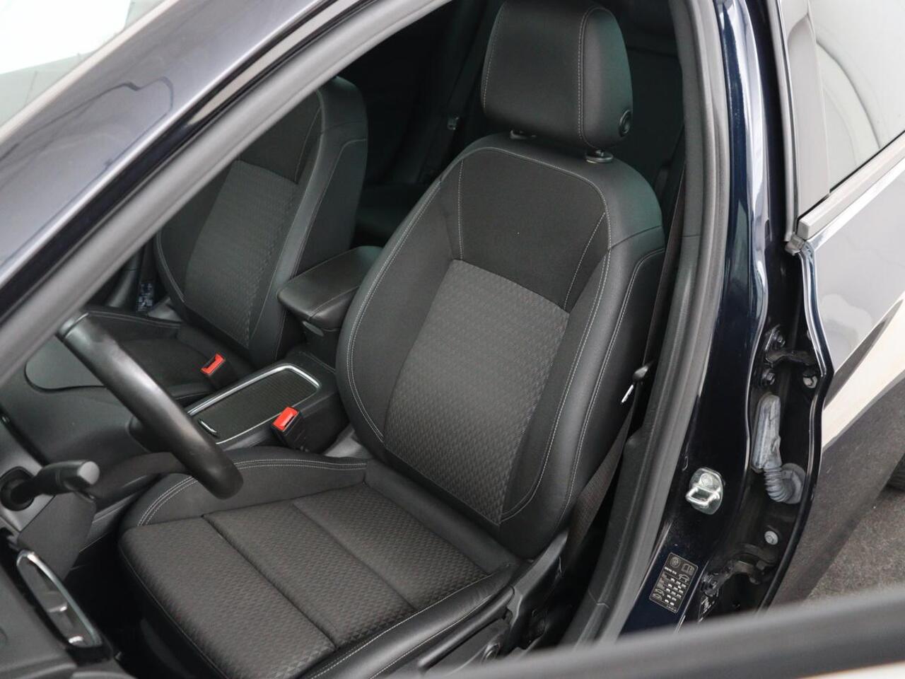 Opel ASTRA 1.0 Turbo Executive | Camera | Carplay | Half leder | Keyless | Navigatie | Dodehoek detectie | Park Assist | Climate control | Bluetooth | Cruise control