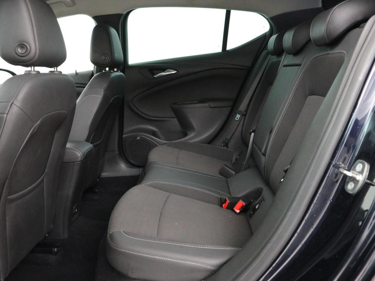 Opel ASTRA 1.0 Turbo Executive | Camera | Carplay | Half leder | Keyless | Navigatie | Dodehoek detectie | Park Assist | Climate control | Bluetooth | Cruise control