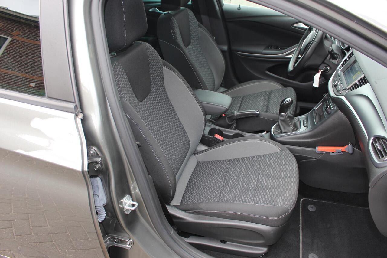 Opel ASTRA Sports Tourer 1.2 Business Executive , 146PK, afn trekhaak, camera, dab audio, navi. agr comfort stoel.