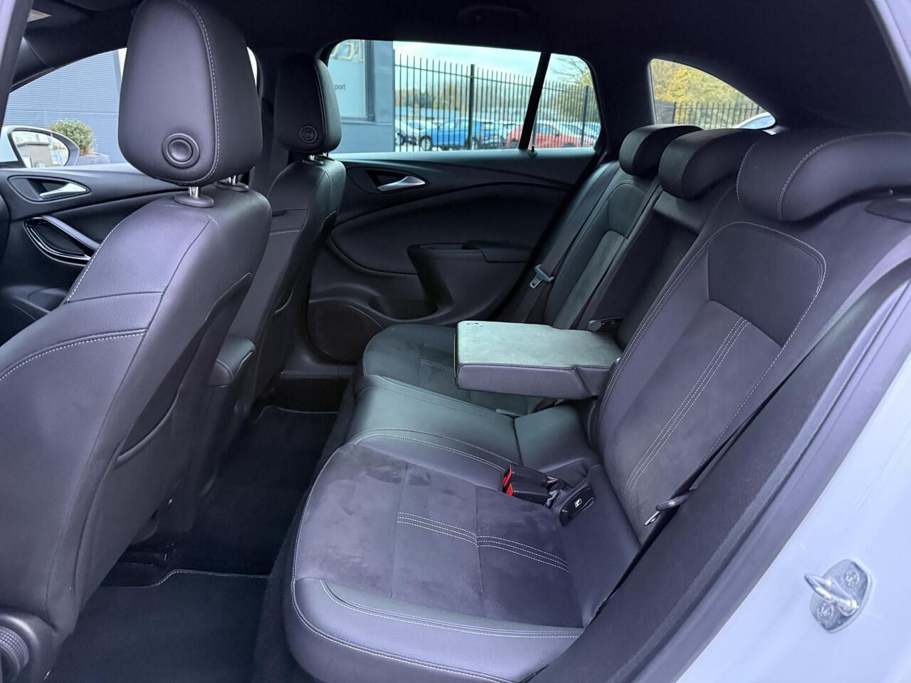 Opel ASTRA Sports Tourer 1.2 Ultimate 2e Eigenaar,Navi,Clima,Camera,Cruise,PDC V+A,N.A.P,Dealer Onderhouden,6 Bak,146pk,APK tot 04-2026