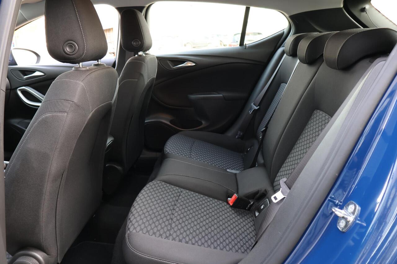 Opel ASTRA 1.2 Edition 1e Eigenaar | Dealer Onderh | NL-Auto | BTW | Carplay | Navi | Bluetooth | Cruise | Hill-Hold | Start/Stop | Led | PDC