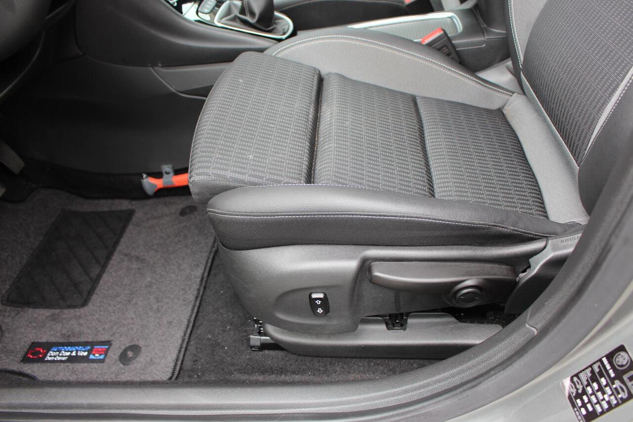 Opel ASTRA 1.2 turbo+ 146PK Business Elegance camera DAB audio Carplay 18 inch velgen climate en cruise control