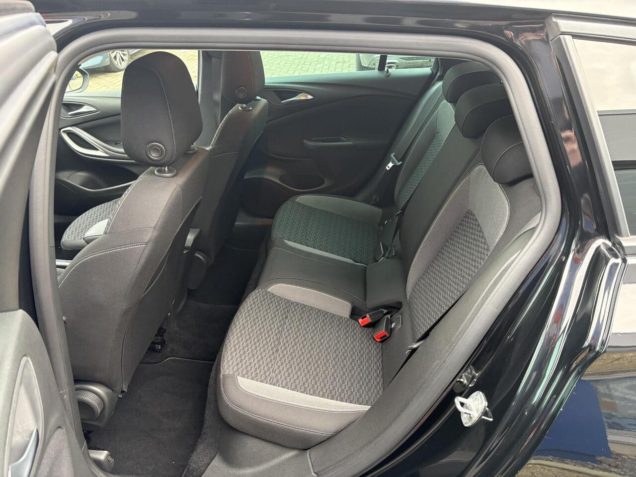 Opel ASTRA Sports Tourer 1.2 Turbo 110 PK Edition | Navigatie | LED koplampen | Climate Control | Cruise Control | AGR Stoel