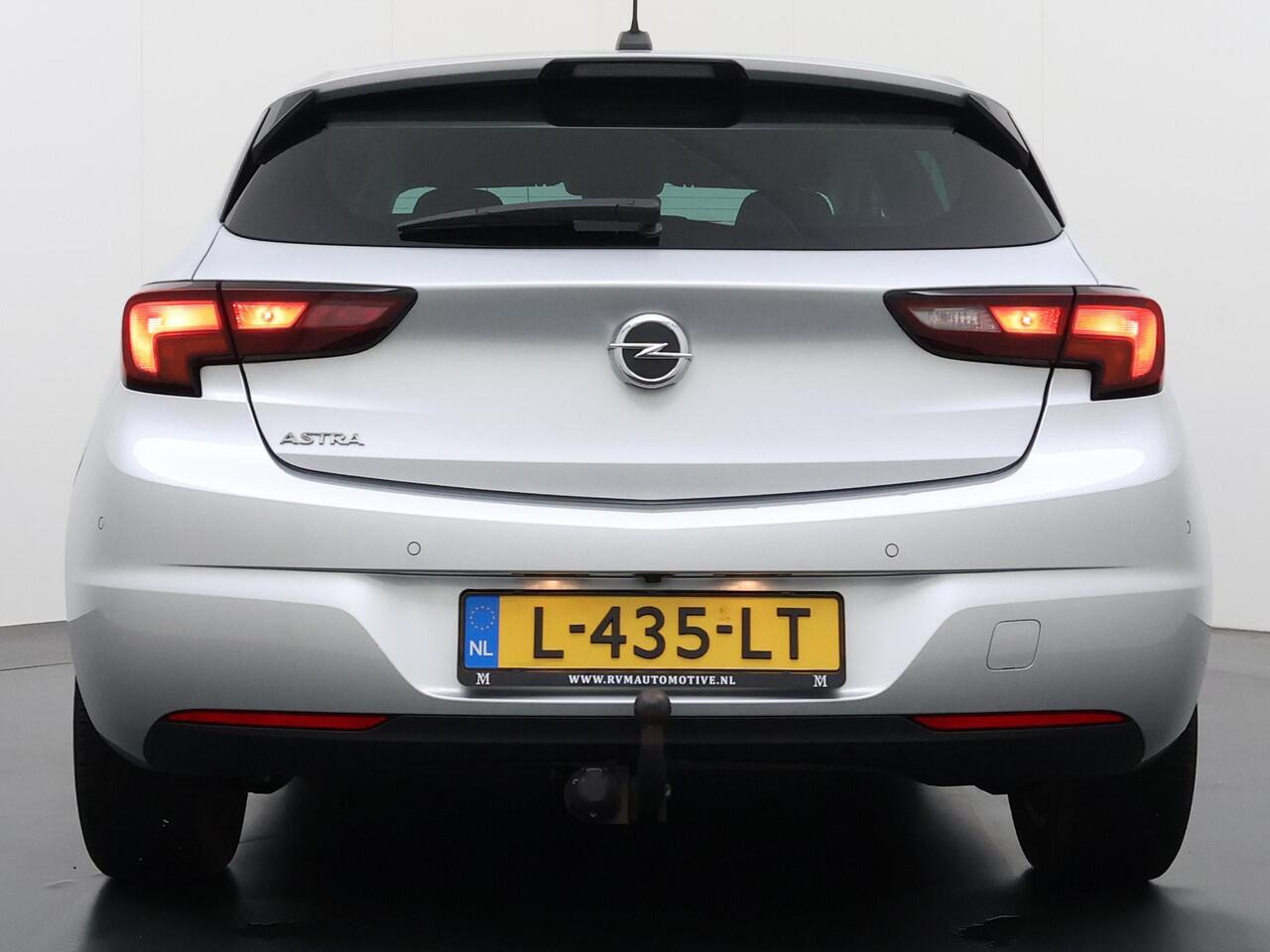 Opel ASTRA 1.4 Launch Elegance VAN ¤ 18.900 ,- VOOR ¤ 15.877,- UW LENTEVOORDEEL ¤ 3.023,-! | AUTOMAAT | AGR STOELEN | CAMERA | STOEL- & STUURWIELVERWARMING | NAVIGATIE | GOED ONDERHOUDEN | AFNEEMBARE TREKHAAK | INCL. 12 MND BOVAG GARANTIE