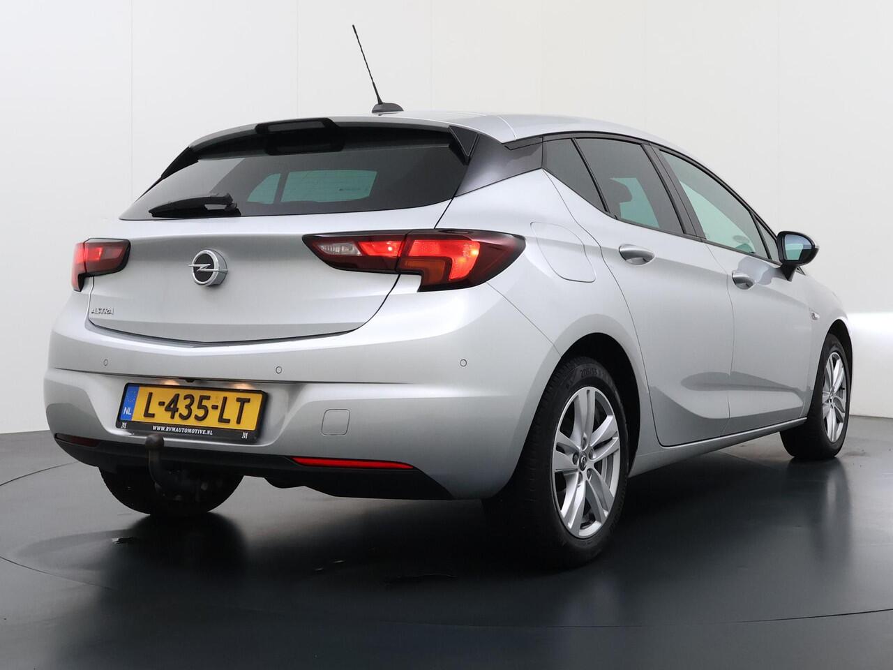 Opel ASTRA 1.4 Launch Elegance VAN ¤ 18.900 ,- VOOR ¤ 15.877,- UW LENTEVOORDEEL ¤ 3.023,-! | AUTOMAAT | AGR STOELEN | CAMERA | STOEL- & STUURWIELVERWARMING | NAVIGATIE | GOED ONDERHOUDEN | AFNEEMBARE TREKHAAK | INCL. 12 MND BOVAG GARANTIE
