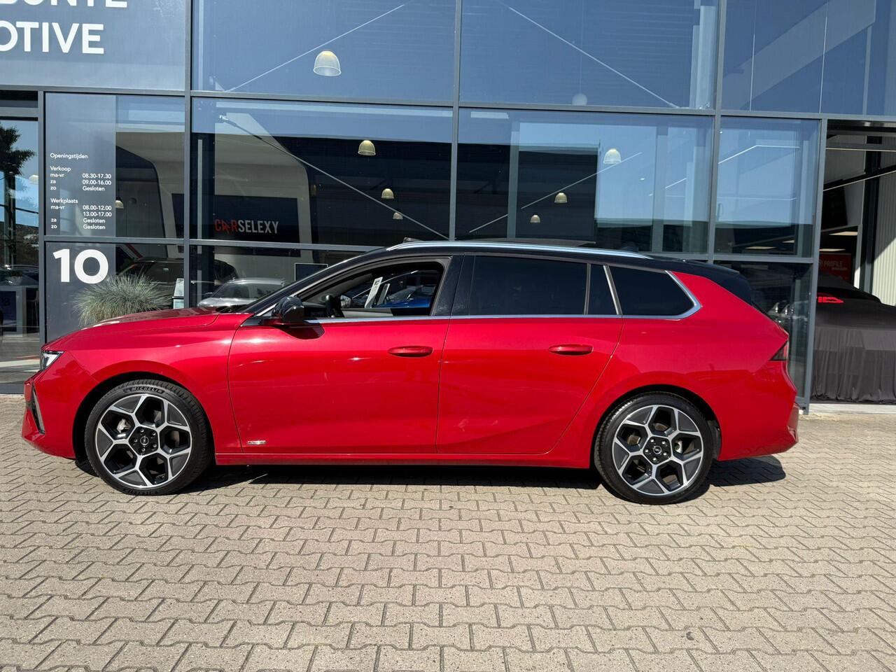 Opel ASTRA Sports Tourer 1.2 Ultimate *Afneembare Trekhaak & Panoramadak*