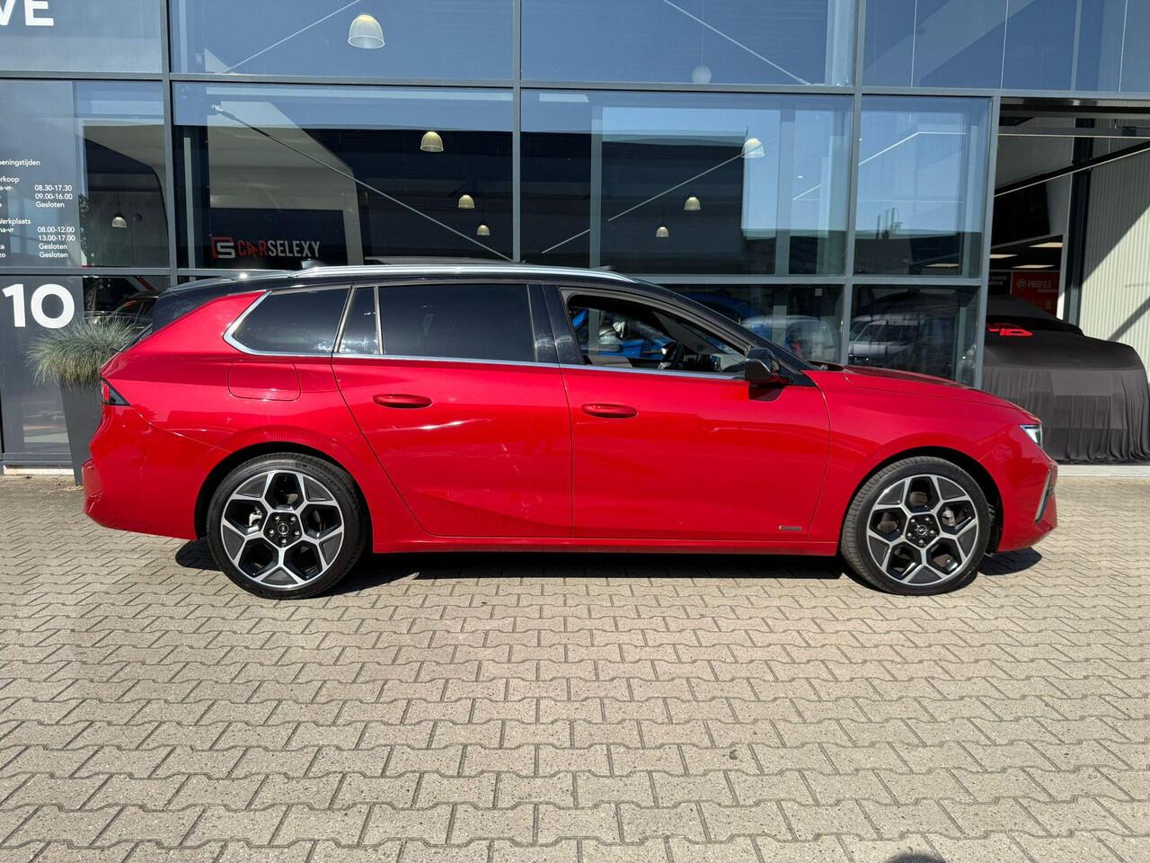 Opel ASTRA Sports Tourer 1.2 Ultimate *Afneembare Trekhaak & Panoramadak*