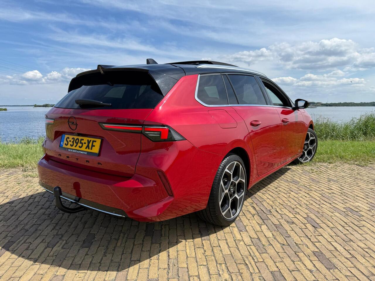 Opel ASTRA Sports Tourer 1.2 Ultimate *Afneembare Trekhaak & Panoramadak*