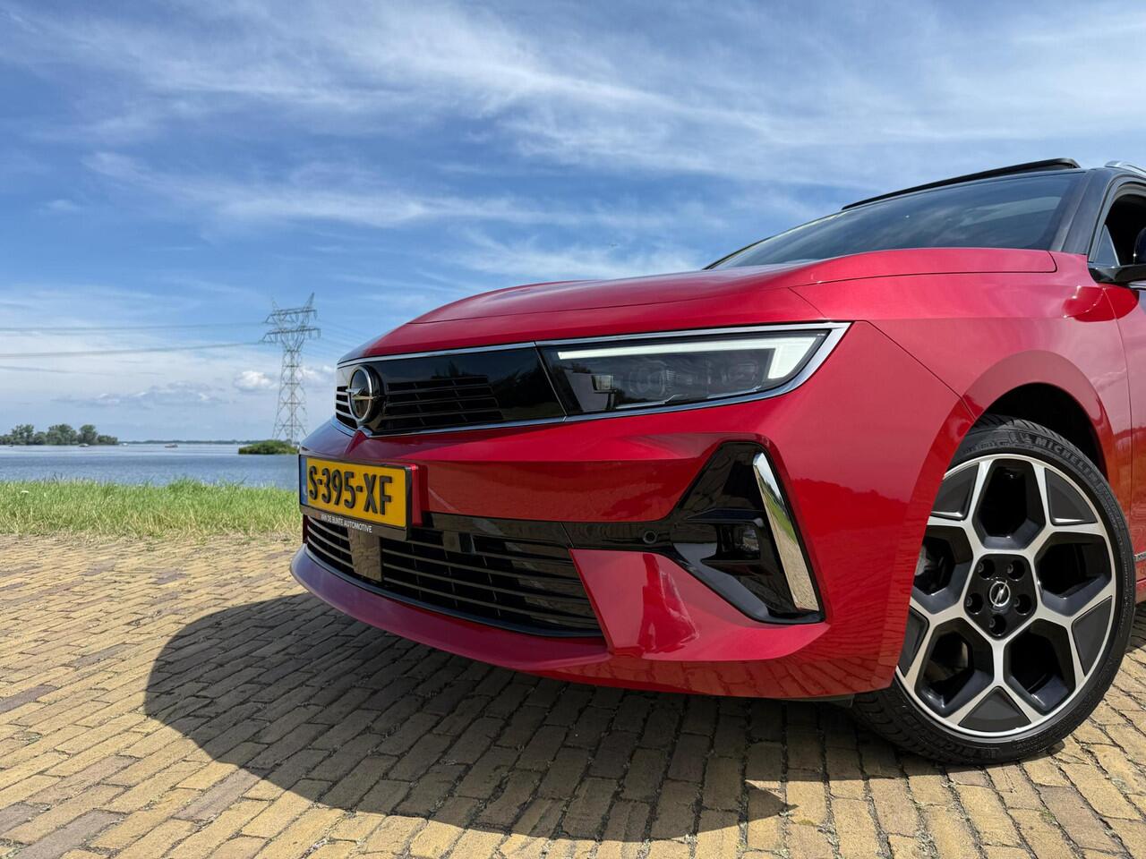 Opel ASTRA Sports Tourer 1.2 Ultimate *Afneembare Trekhaak & Panoramadak*