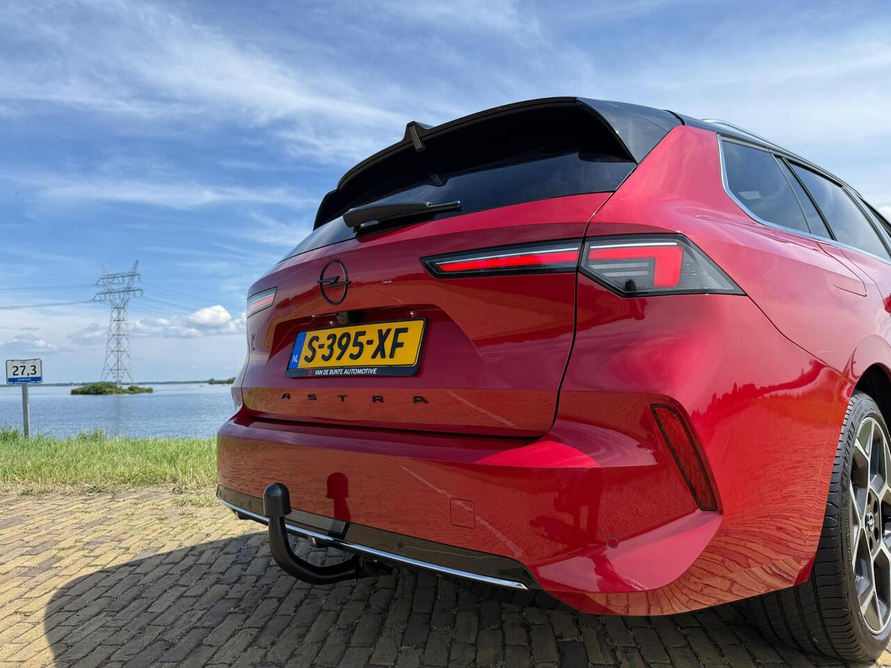 Opel ASTRA Sports Tourer 1.2 Ultimate *Afneembare Trekhaak & Panoramadak*