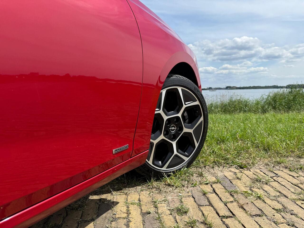 Opel ASTRA Sports Tourer 1.2 Ultimate *Afneembare Trekhaak & Panoramadak*