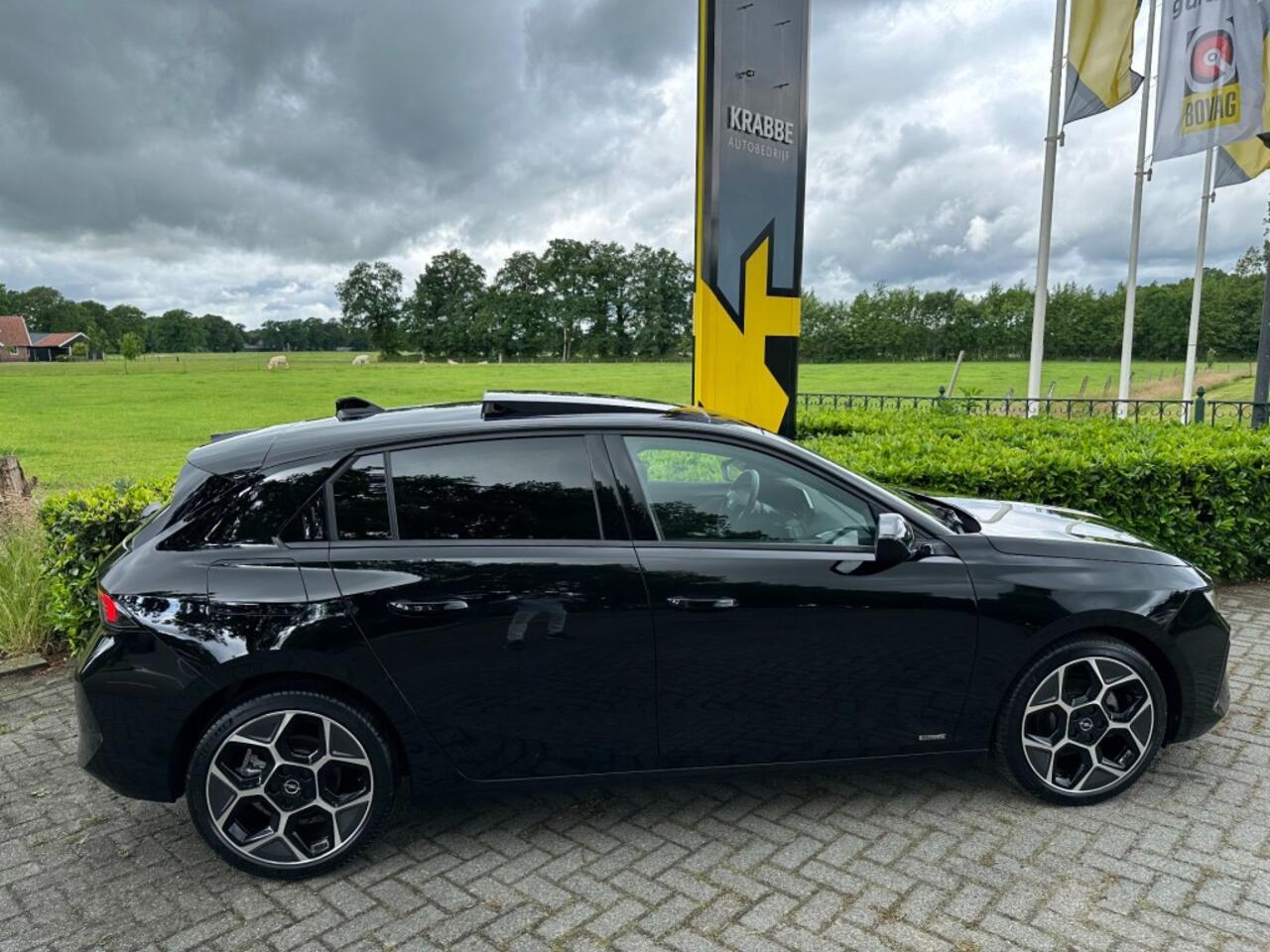 Opel ASTRA 1.2 Ultimate Pano / HUD / Keyless