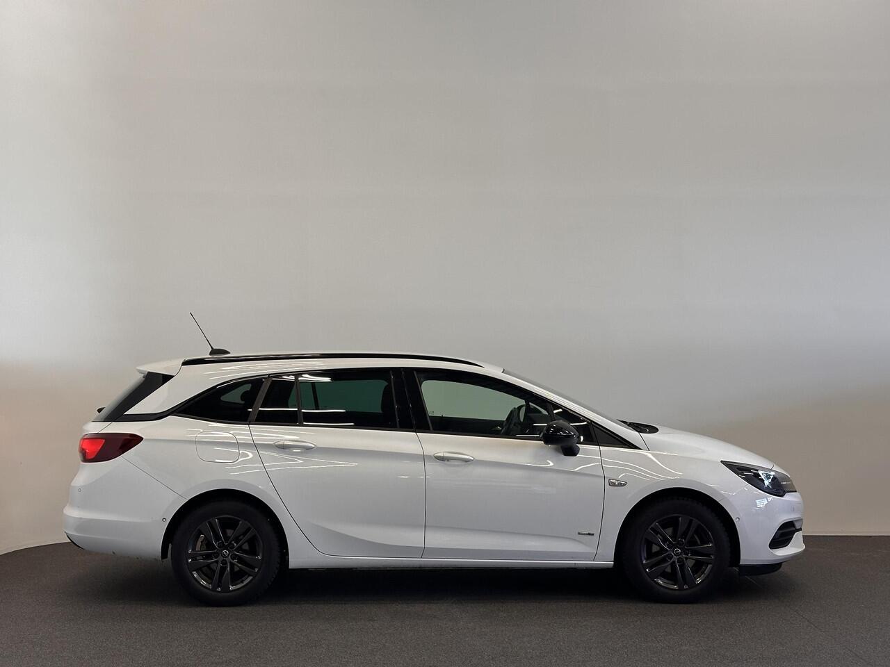 Opel ASTRA Sports Tourer 1.2 Design & Tech | Full LED | Climate Control | Navigatie | Apple Carplay/Android Auto | PDC V+A | Camera | Cruise Control | AGR Comfortstoel | Lane Assist | Privacy Glass | Gloss Black Pack