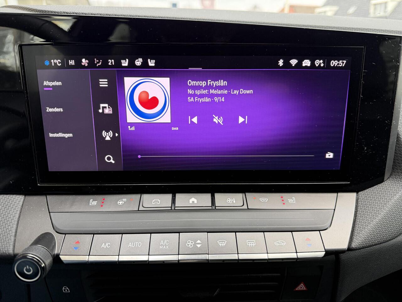 Opel ASTRA 1.6 Turbo Plug In Hybrid Ultimate | AGR-Stoelen | Panorama Dak | Stoel & Stuur Verwarming | Head Up Display | Climate & Cruise Control |