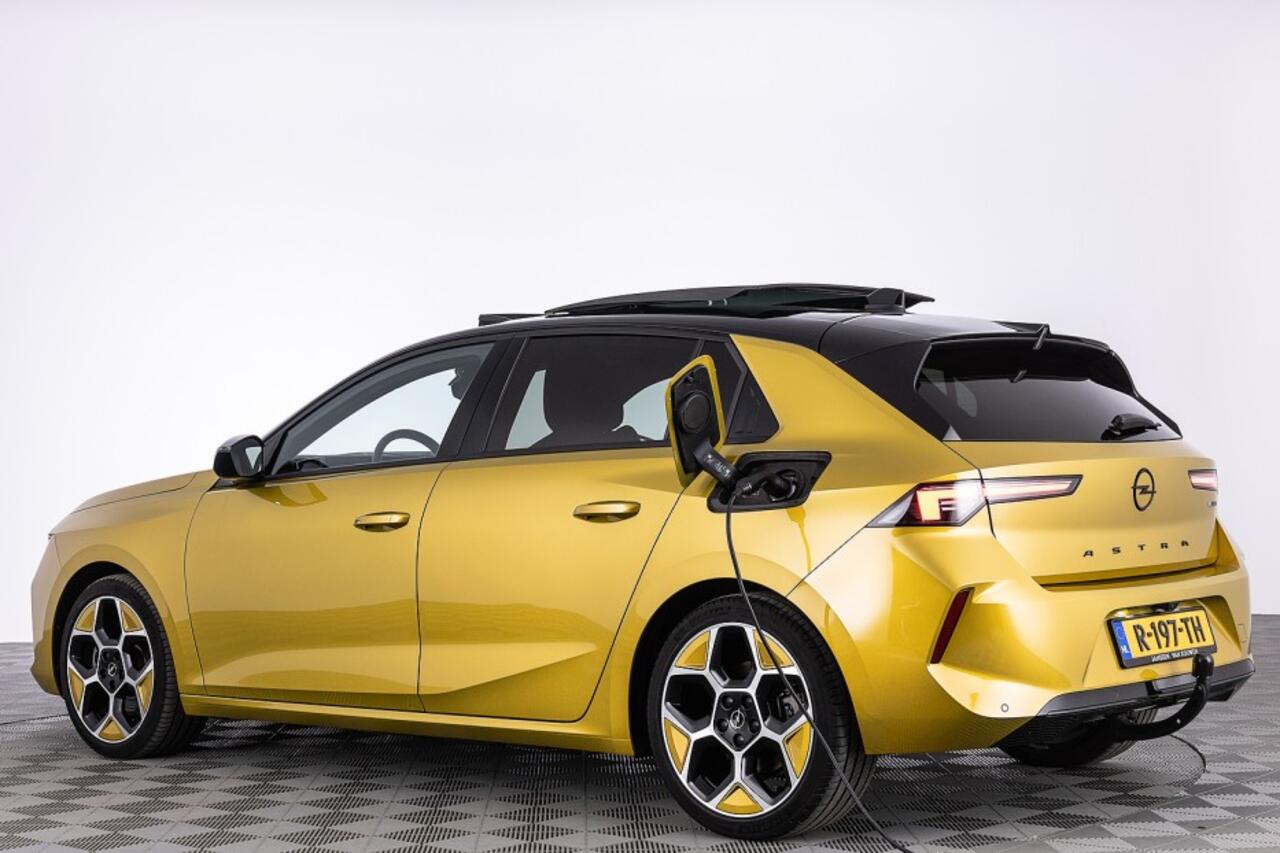 Opel ASTRA 1.6 Hybrid GS Line | PANORAMADAK | Half LEDER | AGR Stoelen | Trekhaak ? 1e Eigenaar .