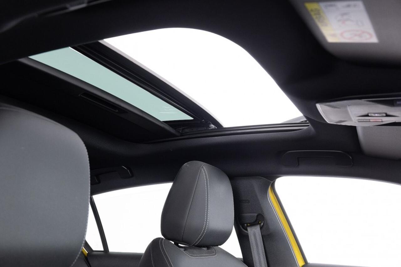 Opel ASTRA 1.6 Hybrid GS Line | PANORAMADAK | Half LEDER | AGR Stoelen | Trekhaak ? 1e Eigenaar .