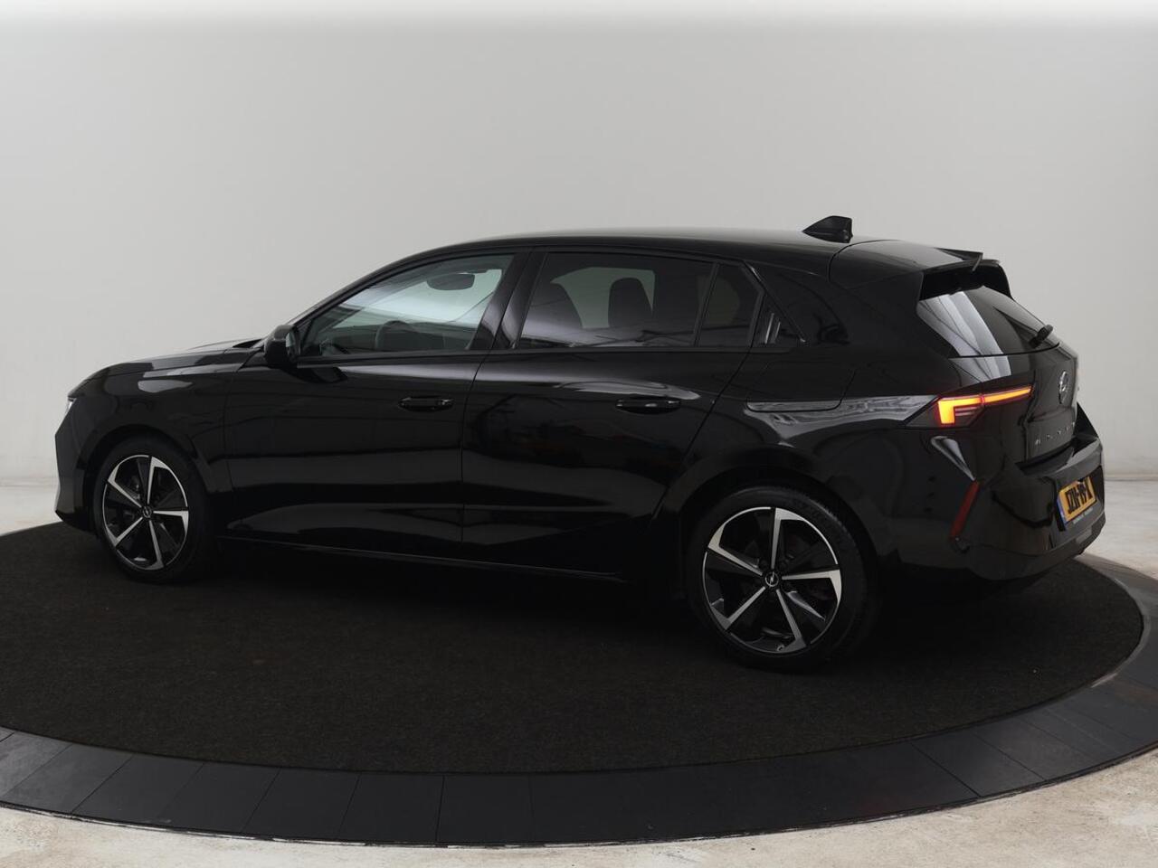 Opel ASTRA 1.6 Hybrid Business Edition | SOH 92% | Stoelverwarming | Adaptive cruise | Camera | Stuurverwarming | Carplay | Navigatie | Full LED | 17'' | Climate control | PHEV | Plug In
