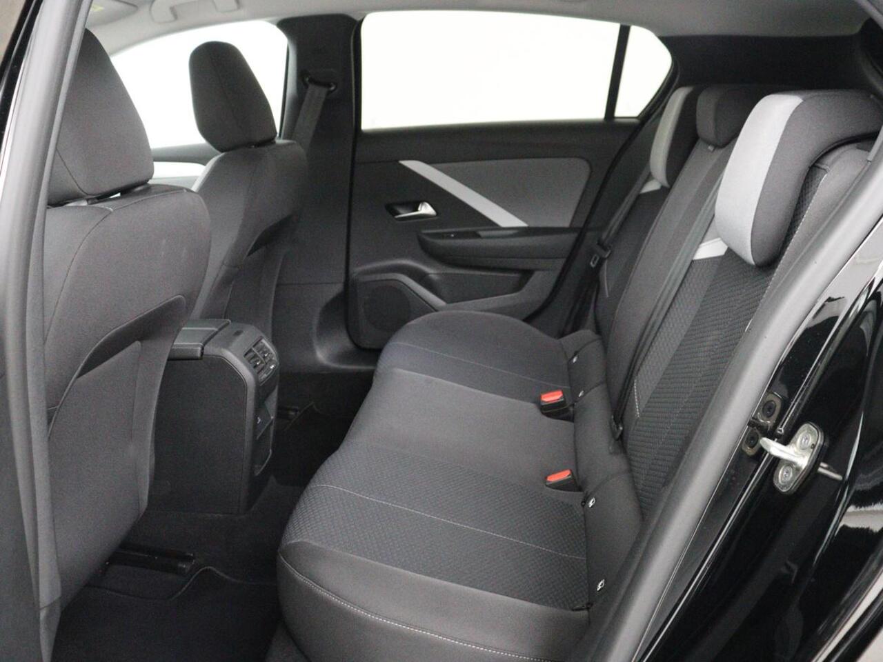 Opel ASTRA 1.6 Hybrid Business Edition | SOH 92% | Stoelverwarming | Adaptive cruise | Camera | Stuurverwarming | Carplay | Navigatie | Full LED | 17'' | Climate control | PHEV | Plug In