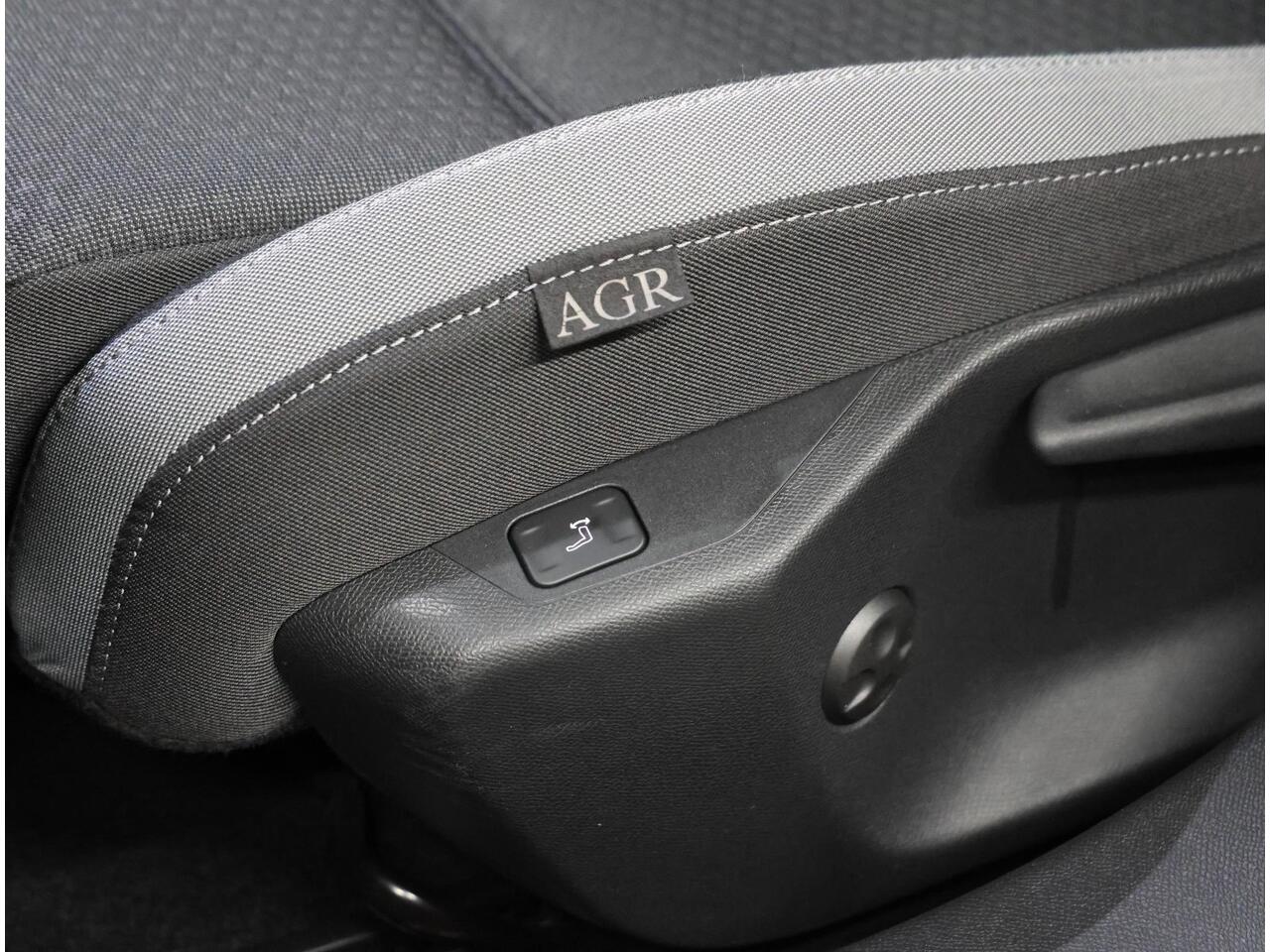 Opel ASTRA 130PK Edition | AppleCarplay/AndroidAuto | Stuur/Stoelverwarming | Camera | LED lampen | Navigatie | Climate Control | Adaptieve Cruise Control | Isofix | Privacy Glass | Parkeersensoren |