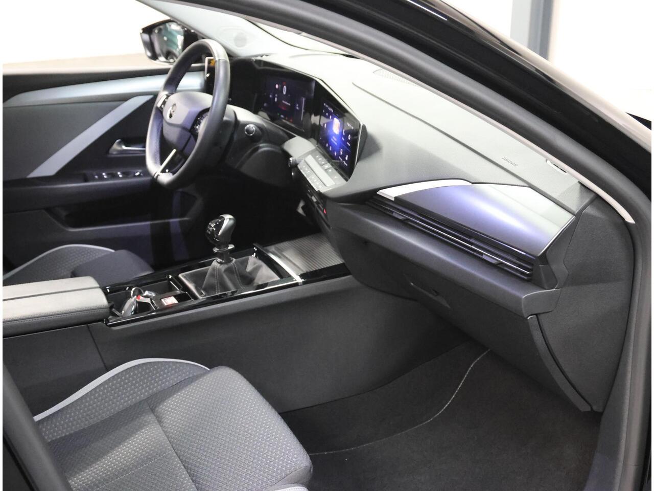 Opel ASTRA 130PK Edition | AppleCarplay/AndroidAuto | Stuur/Stoelverwarming | Camera | LED lampen | Navigatie | Climate Control | Adaptieve Cruise Control | Isofix | Privacy Glass | Parkeersensoren |